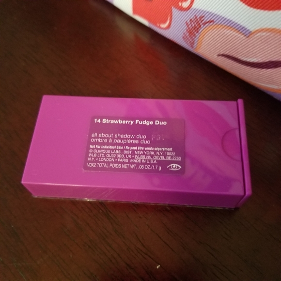 🥳Final Sale🥳 Clinique Makeup Bag + 2 Extras - Picture 3 of 5